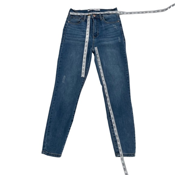 Celebrity Pink Curvy Skinny Distressed Jeans Size 5 Women’s - Picture 5 of 5